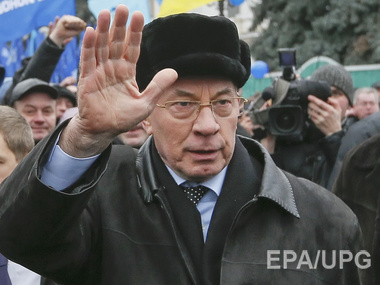 Вслед за Януковичем суд постановил взять под стражу Азарова