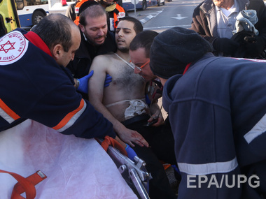 В Тель-Авиве мужчина напал с ножом на пассажиров автобуса, два человека тяжело ранены