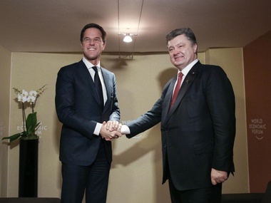 Порошенко обсудил с премьером Нидерландов Рютте конфликт на Донбассе и экономическую ситуацию в Украине