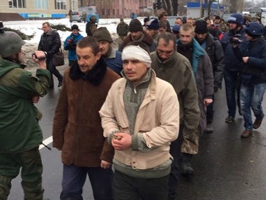 Боевики провели по улицам Донецка пленных украинских военных
