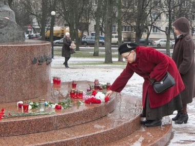 Минский суд отправил под арест участников акции в память о погибших на украинском Майдане