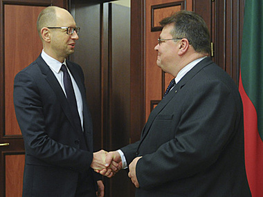 Яценюк и Линкявичюс обсудили вопросы противодействия НАТО и ЕС агрессивной политике РФ
