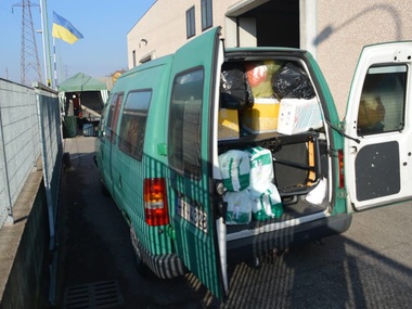 Украинцы из Италии передали "Правому сектору" автомобиль и гумпомощь