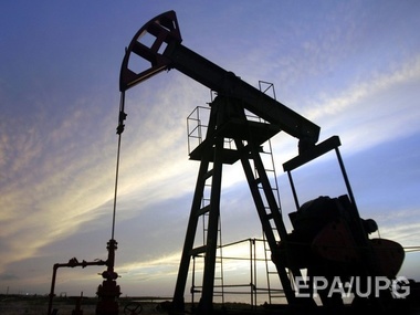 После резкого скачка цена на нефть снова начала проседать