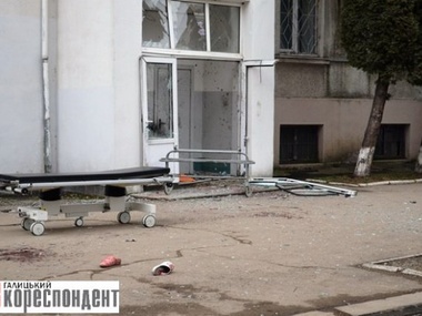 У входа в роддом в Ивано-Франковске подорвали гранату, двое погибших