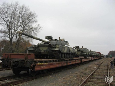 СМИ: В Чернигов привезли три танка "для отправки в южном направлении"