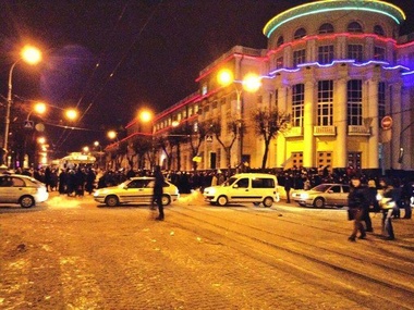 В Виннице пикетируют ОГА и проводят "похороны демократической Украины"
