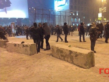 На Грушевского и Майдане новые баррикады. Фоторепортаж