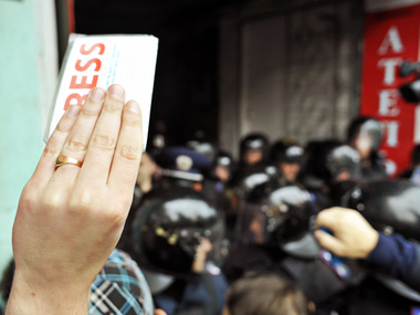 Во время столкновений на Грушевского пострадали более 40 журналистов