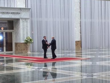 В Минске состоялась короткая встреча Порошенко и Лукашенко