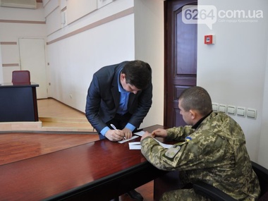 На сессии Краматорского горсовета троим депутатам вручили повестки в военкомат