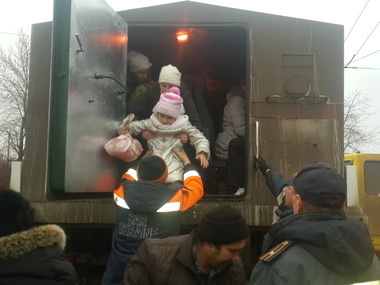 "Азов": Бойцы полка эвакуируют гражданское население из Широкино