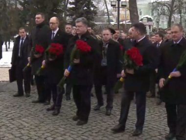 Порошенко почтил память украинских солдат, погибших в Афганистане