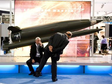 Великобритания отказала России в участии в военной выставке
