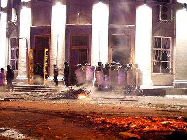 Милиция выбила протестующих из здания Черкасской ОГА