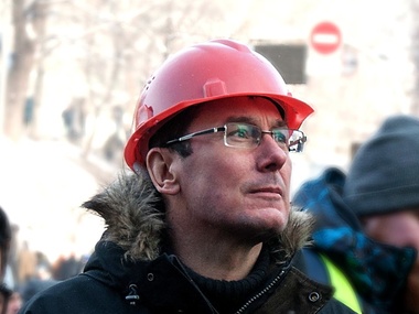 Луценко: Ставить баррикады надо ближе к Януковичу