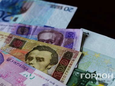 НБУ впервые опустил курс гривны ниже 30 грн/€