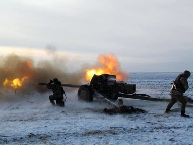 Тымчук: Восточнее Луганска группа бронетехники боевиков изображает "отвод тяжелого вооружения"