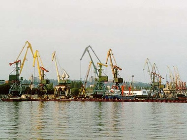 Штаб АТО: Мариупольский морской торговый порт остановил работу из-за разрушенной инфраструктуры на Донбассе