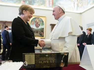 Меркель и Папа Римский обсудили ситуацию в Украине