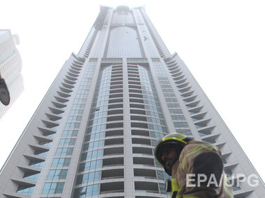 Из охваченного пожаром небоскреба в Дубае эвакуировали несколько тысяч человек