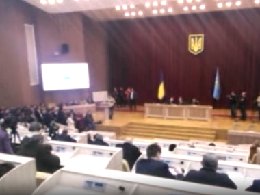 Сумы: В обладминистрацию ворвались активисты, требуют отменить заявление о поддержке Януковича