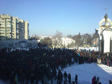 Луцк: Под давлением митингующих глава облсовета и губернатор подали в отставку