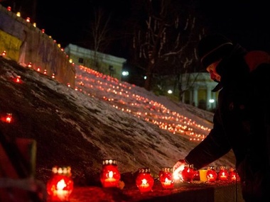 На Майдане в Киеве почтили память погибших активистов. Фоторепортаж