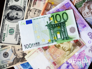 НБУ поднял курс национальной валюты к доллару на 5 копеек