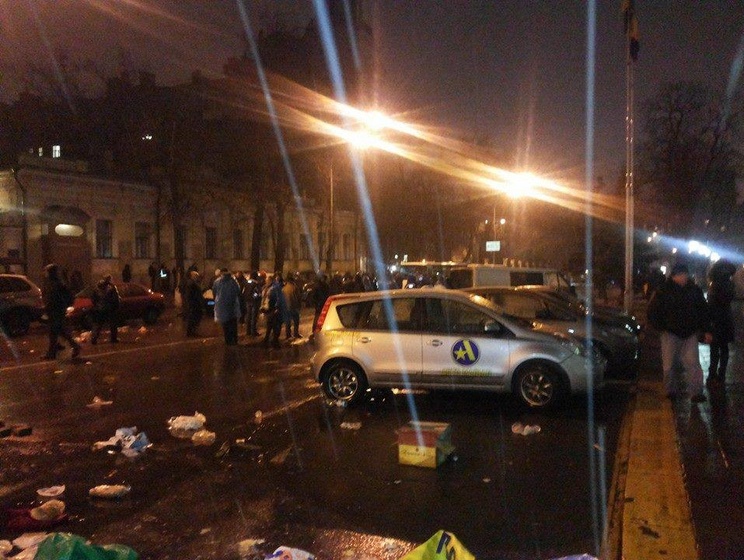 Протестующие сообщили о четырех пострадавших в результате столкновений под НБУ