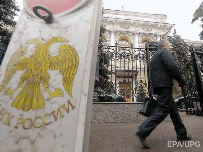 Bloomberg: Несколько российских банков могут исключить из международной финансовой системы 