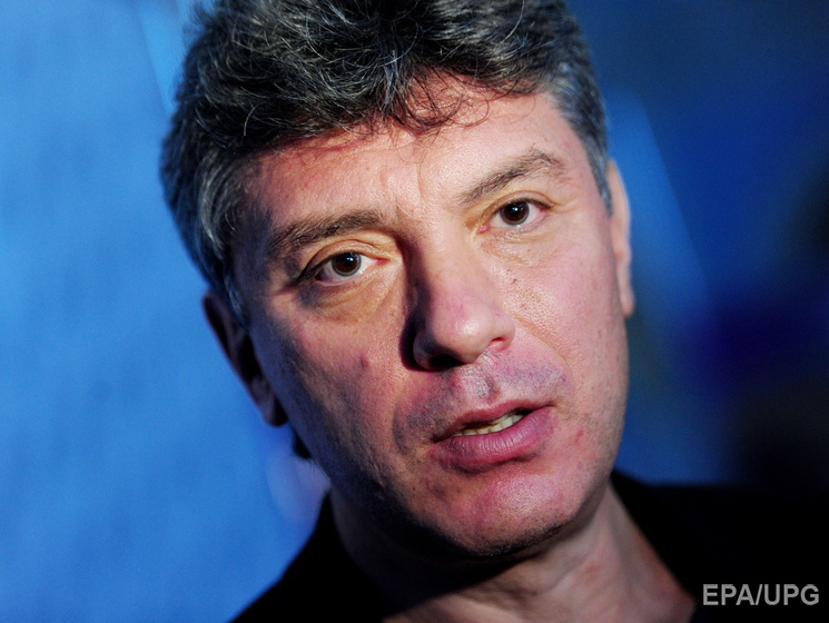 СМИ: В квартире Немцова изымают документы