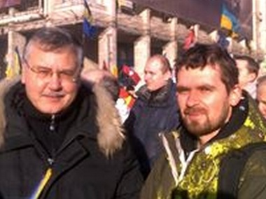 Гриценко призвал активистов выйти на защиту Майдана с легальным оружием