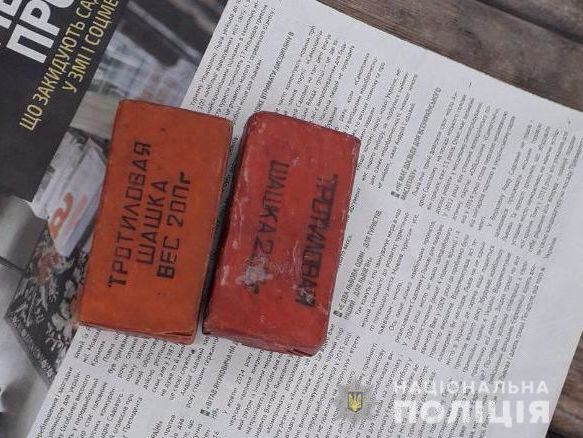 В Одесі на зупинці виявили дві тротилові шашки