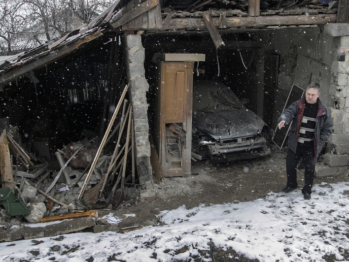 МВД: В результате обстрела боевиками Авдеевки погибла женщина