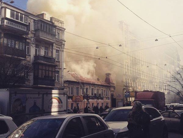 ГосЧС: При тушении пожара в центре Киева погибли двое спасателей