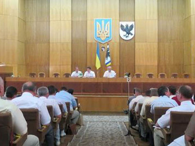 В Ивано-Франковской области запретили Партию регионов и КПУ