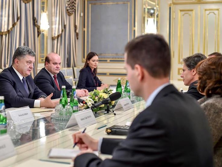 Порошенко обсудил с Блинкеном ситуацию на Донбассе и необходимость скорейшего освобождения Савченко