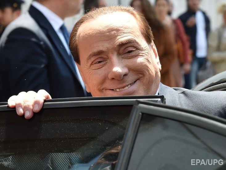 Берлускони завершил общественные работы в Центре для пациентов с болезнью Альцгеймера 