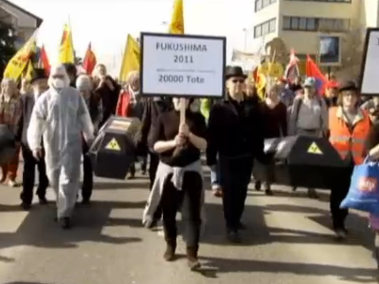 В годовщину аварии на "Фукусиме" в Германии прошла акция против использования атомной энергии