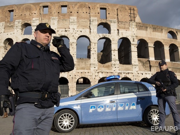 В Риме арестовали американок за попытку нацарапать свои инициалы на стенах Колизея