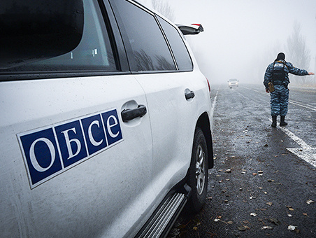 ЕС передал миссии ОБСЕ в Украине бронеавтомобили для работы в зоне АТО