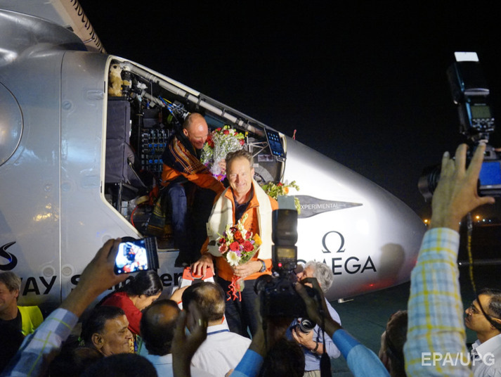 Самолет на солнечных батареях Solar Impulse 2 приземлился в Индии