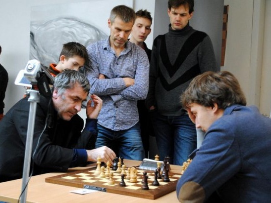 Украинский гроссмейстер Иванчук победил в международном шахматном турнире, обыграв россиян
