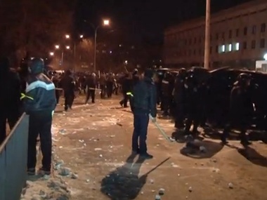 Милиция отразила попытку штурма Днепропетровской ОГА, задержаны 37 активистов