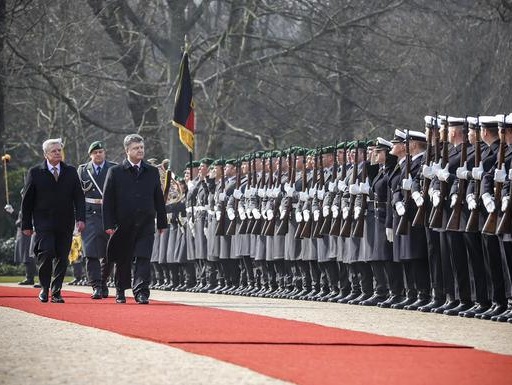 В Берлине Порошенко встретился с президентом Германии Гауком и канцлером Меркель. Фоторепортаж