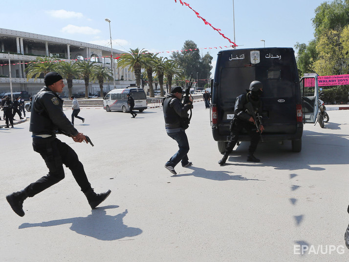Премьер-министр Туниса: Жертвами атаки боевиков стали 17 иностранцев