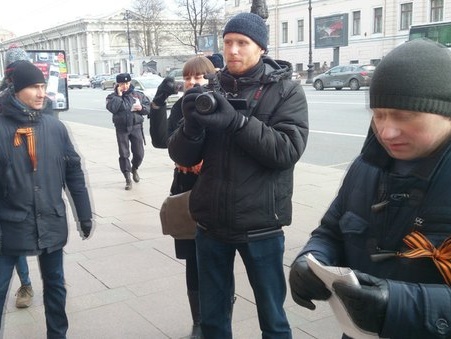 В Санкт-Петербурге прошла серия одиночных пикетов "Цена Крыма". Фоторепортаж