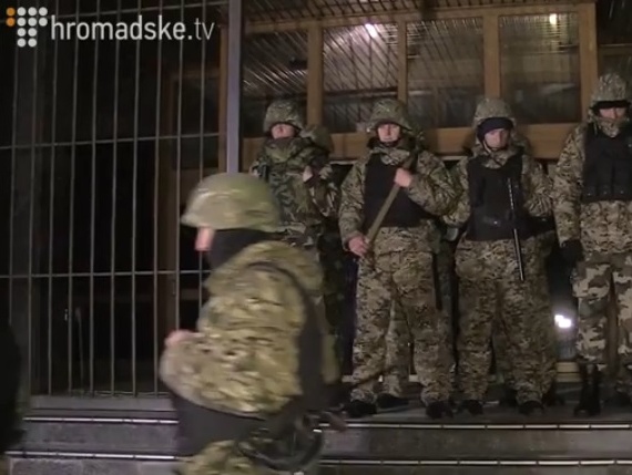 Как вооруженные люди заблокировали здание "Укрнафти" в Киеве. Видео