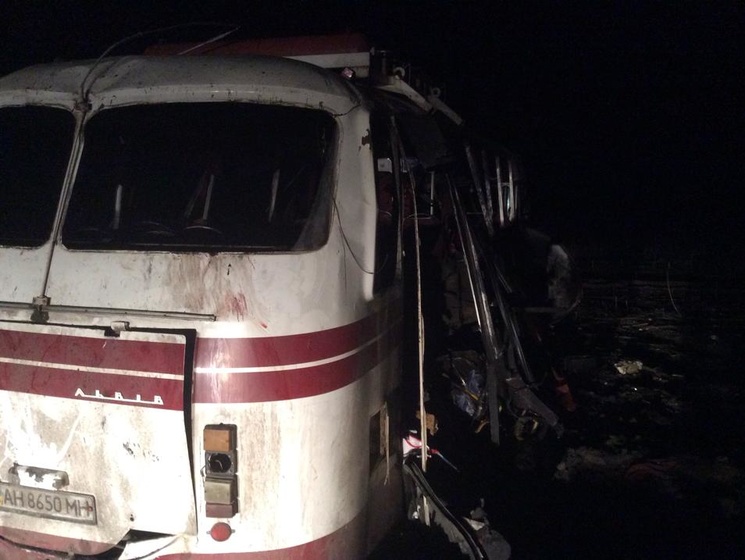 МВД: Автобус под Горловкой после подрыва был обстрелян из минометов